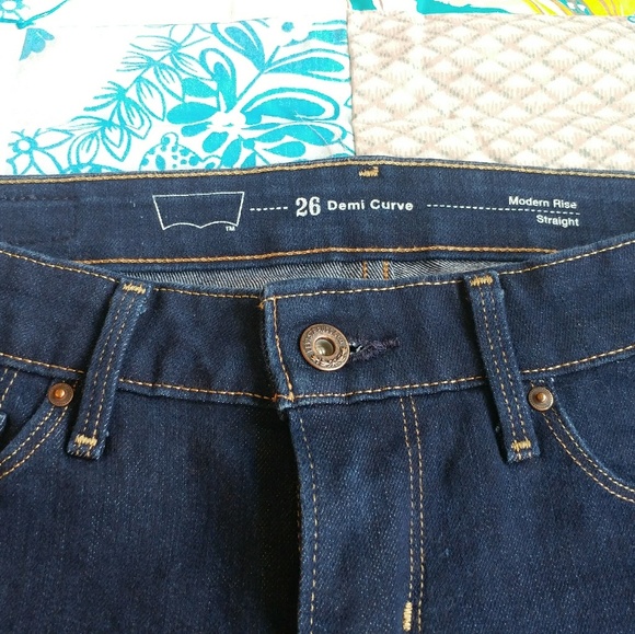 Levis - Picture 3 of 4